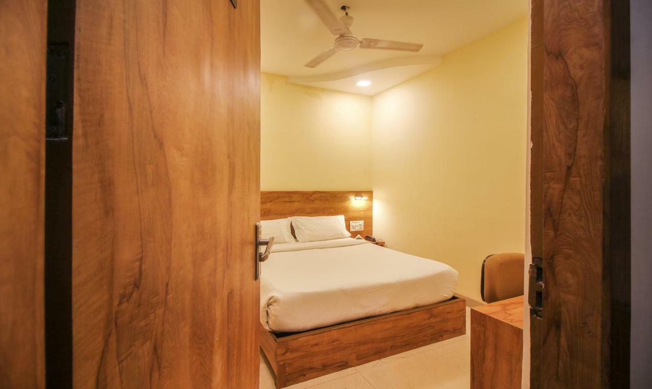 Tiba Hotel Mumbai Exterior photo
